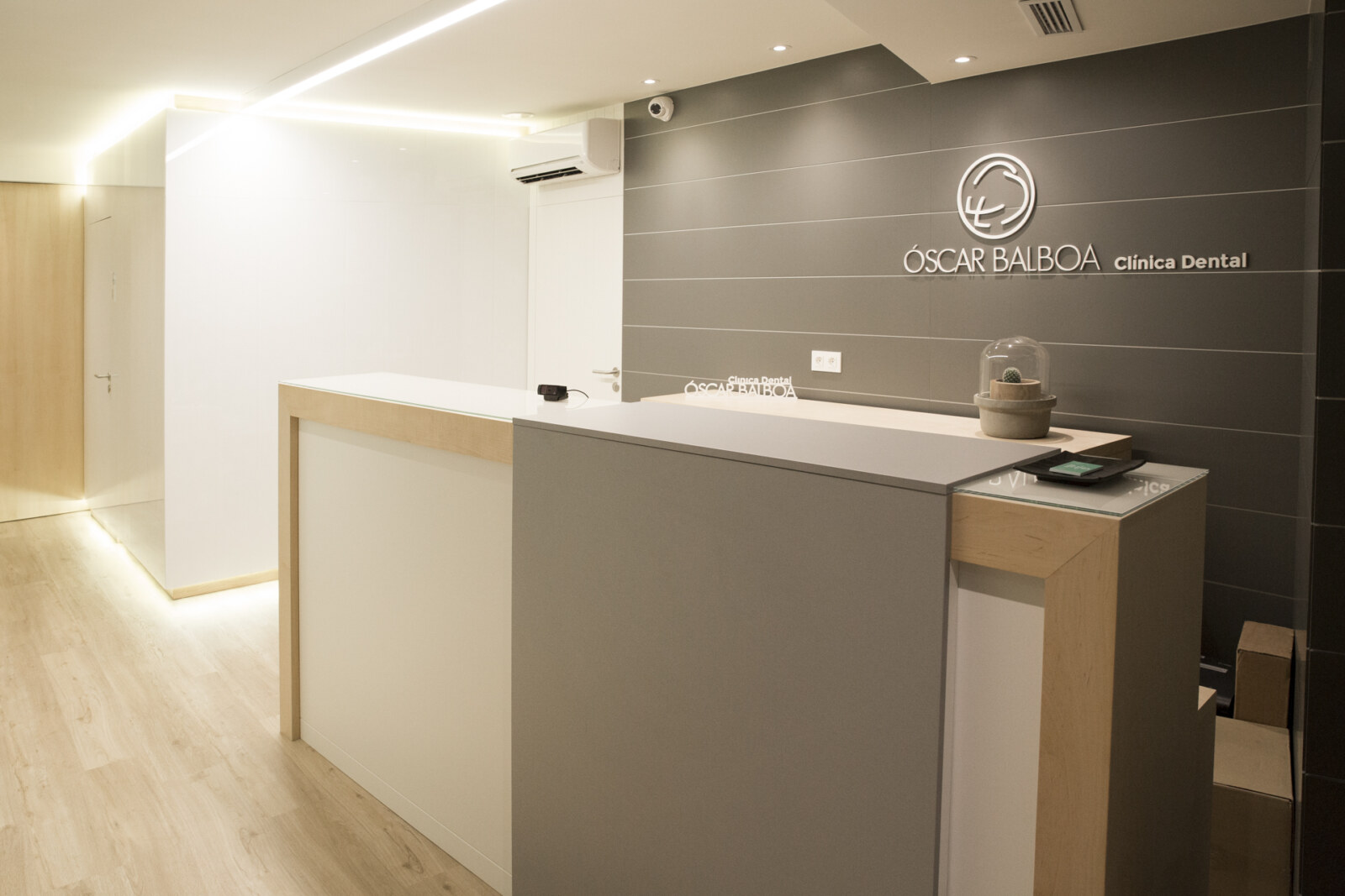Recepción moderna de una clínica dental