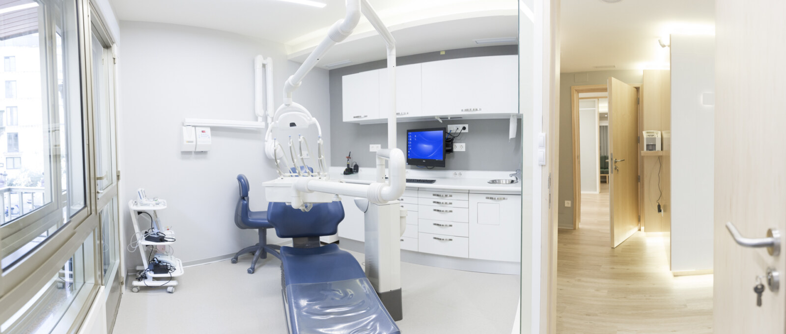 Vista general de una consulta médica moderna